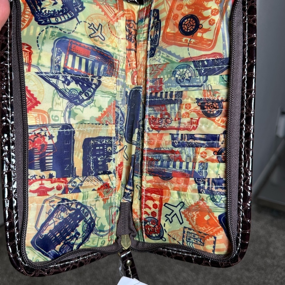 Samantha Brown NEW Red Black Travel Bags 5 piece set Set, passport, makeup bags - Picture 10 of 16